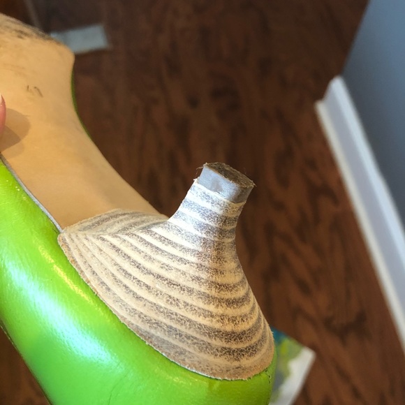 💚Gorgeous Green Italian Leather Kitten Heels! 😍 - Picture 4 of 8
